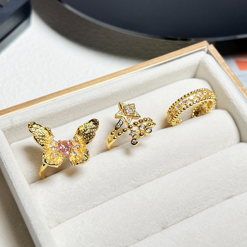 【 Butterfly Dream Star Ring 】 Exquisite irregular pink diamond dynamic butterfly opening ring, a trendy star ring for women full figure
