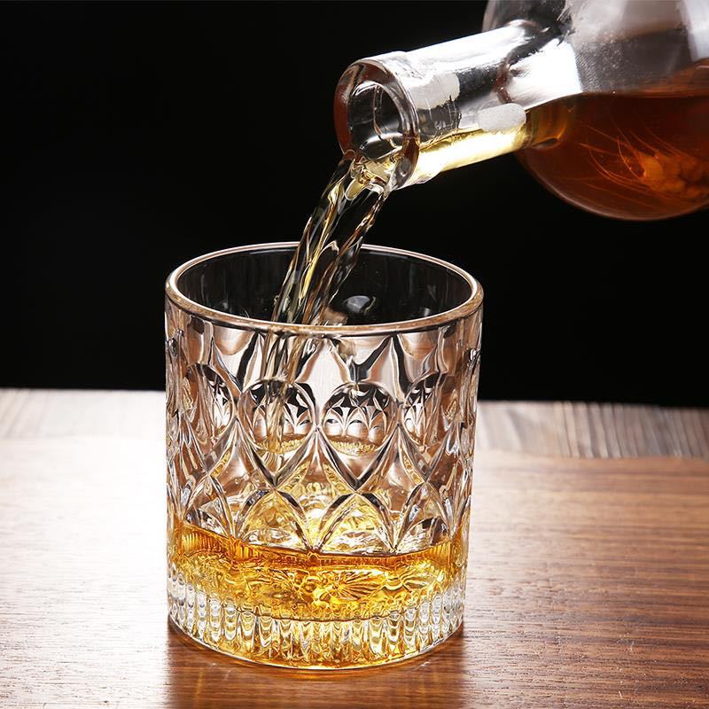Wholesale of embossed Japanese whisky wine glasses, bar classic cocktails, glass beer glasses, vintage spirits, and foreign wine glasses details Picture