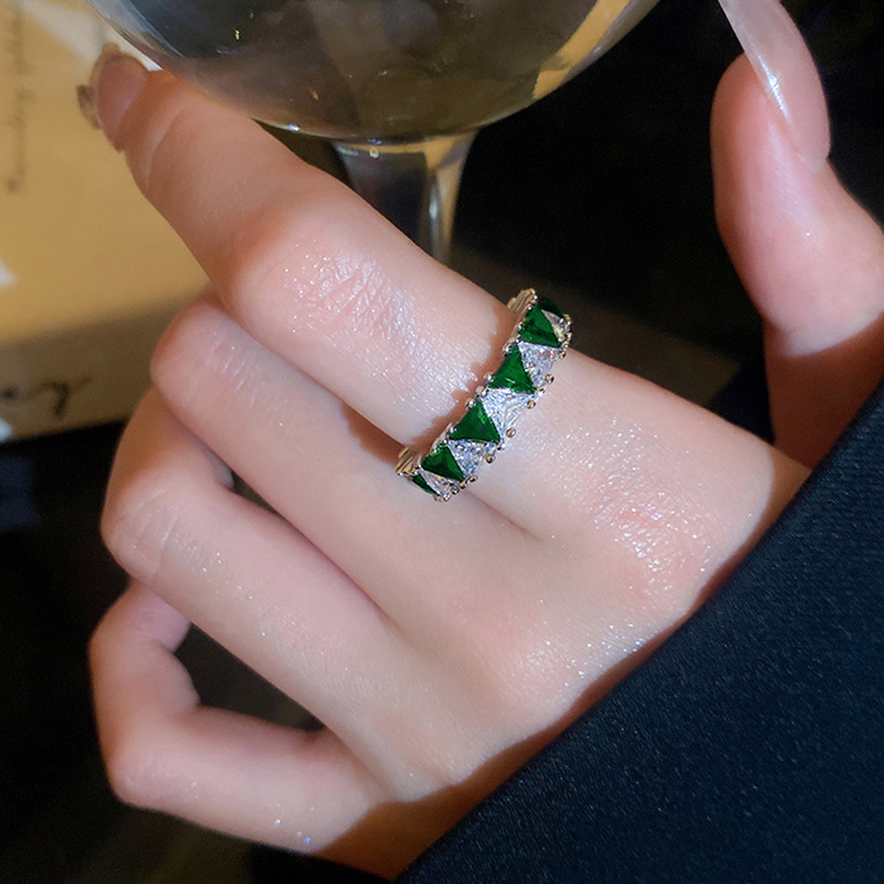 Zircon triangular geometric open ring, a Korean light luxury and niche design index finger ring, a unique and fashionable jewelry for women full figure