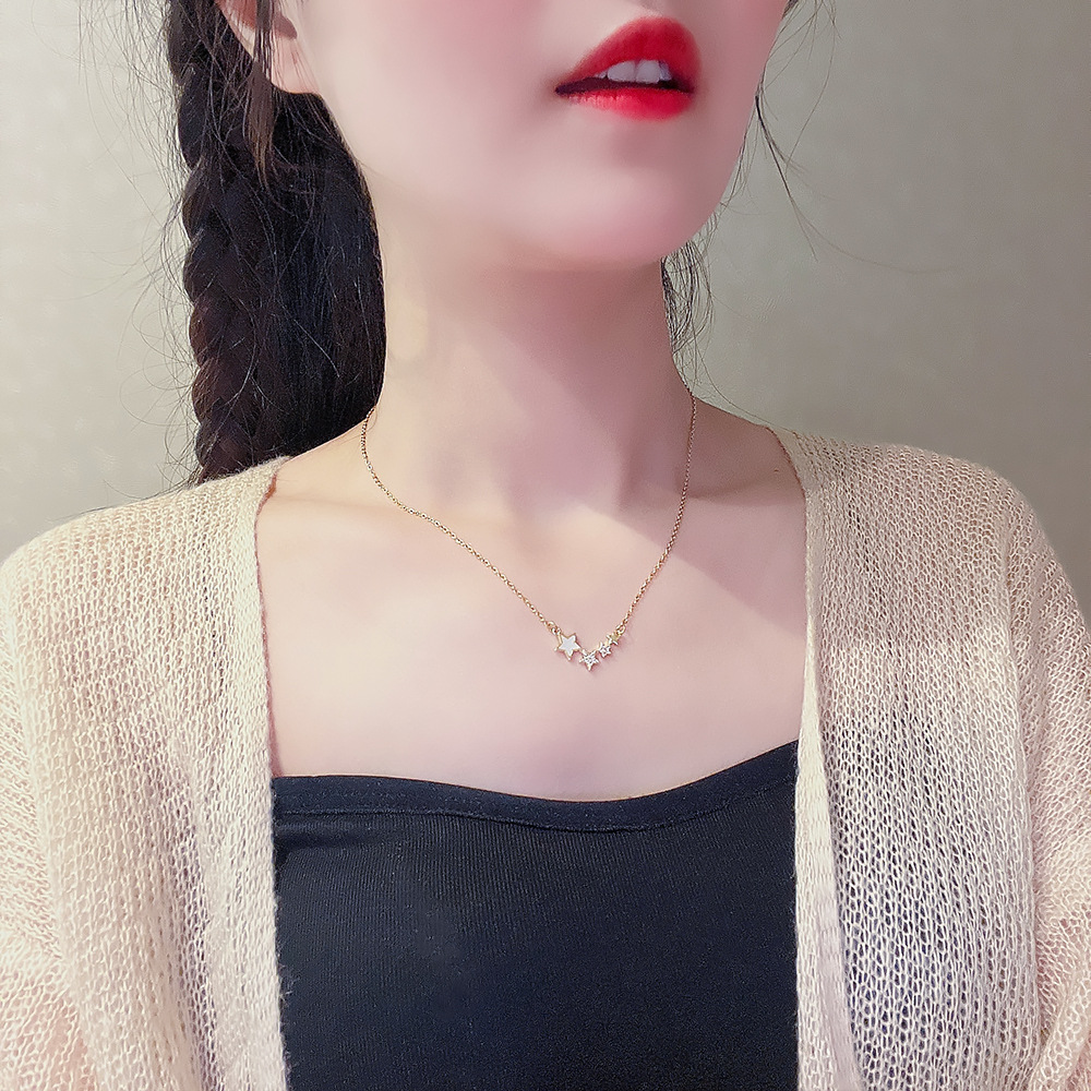 Korean version niche design sense five-pointed star titanium steel necklace, cold style star pendant chain collarbone chain, women's light luxury Application Scenario