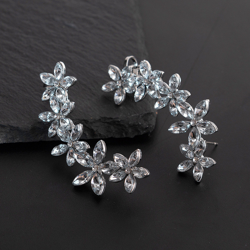 A light luxury, high-end, shiny zircon flower ear stud and ear clip one-piece Korean fashion, versatile and personalized earrings that are popular on the Internet Specification drawing