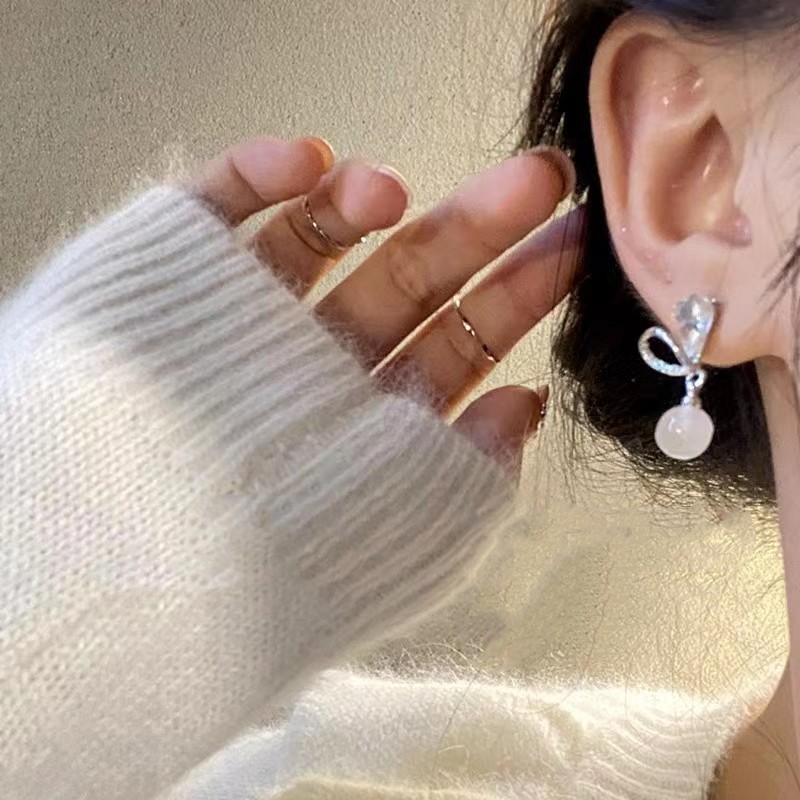 Niche design heart-shaped earrings, light luxury and high-end stud earrings, women's cat's eye stone earrings, 2025 new high-end earrings details Picture