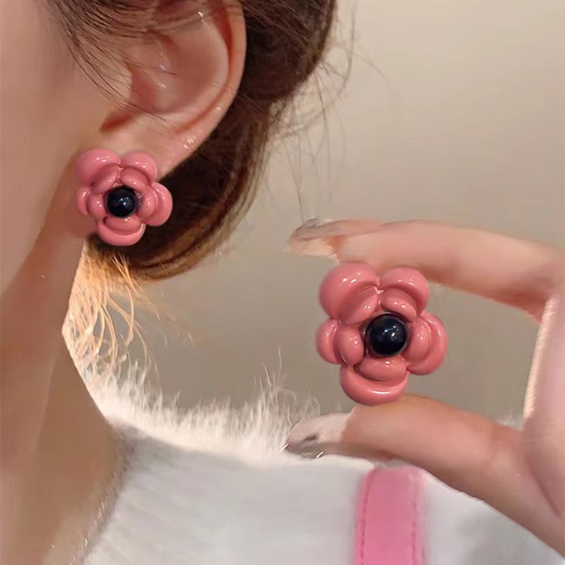 2025 New French pink camellia earrings for women, light luxury, niche, versatile and elegant flower stud earrings wholesale Specification drawing
