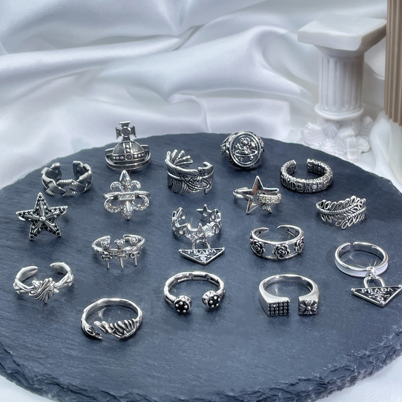 A retro punk style star and Saturn simple open ring for women, with a unique and high-end feel, is a versatile index finger ring Specification drawing