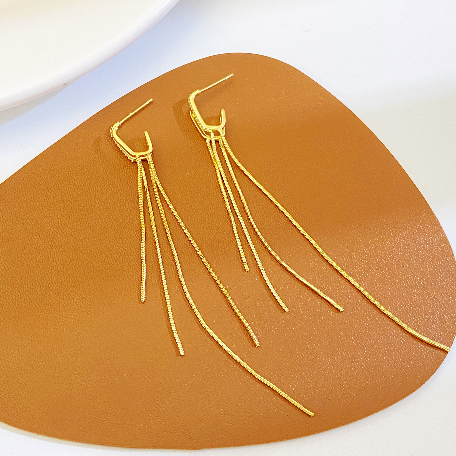 European and American InS-style long tassel earrings, cross-border fashionable and personalized diamond-encrusted chain earrings for women, wholesale of internet-famous earrings Application Scenario