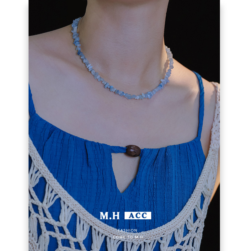 Irregular aquamarine stone necklace accessory for women's summer light luxury niche collarbone chain retro high-end look Specification drawing