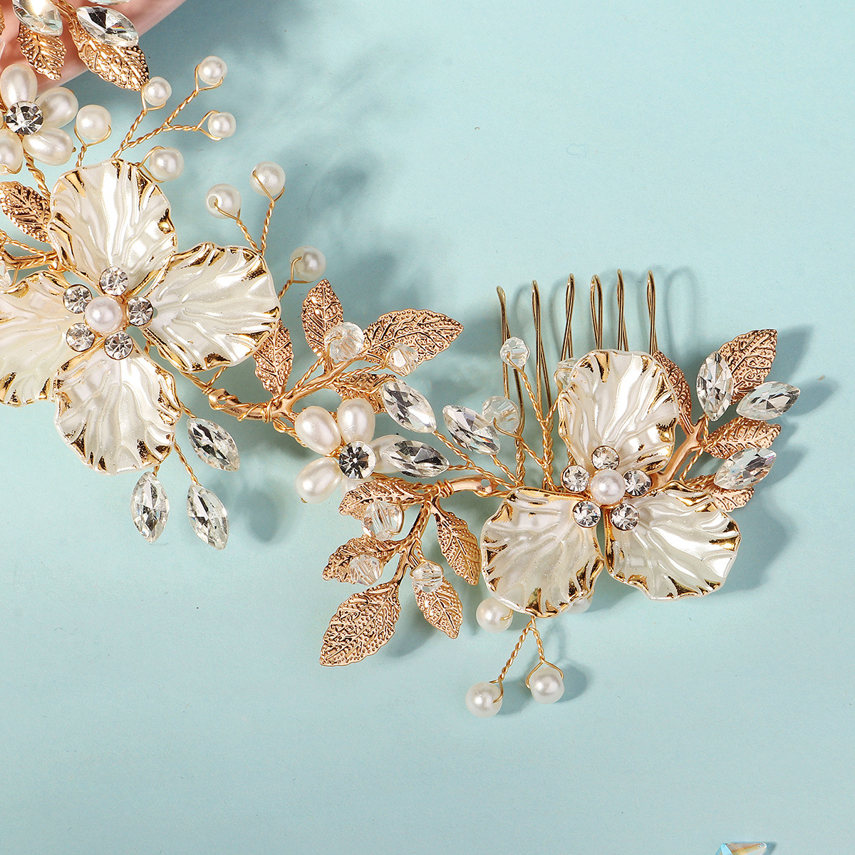 European and American bride accessories, hand-combed wedding dress style, Xiuhe headwear, golden grand water diamond pearl pair comb, hair comb Application Scenario