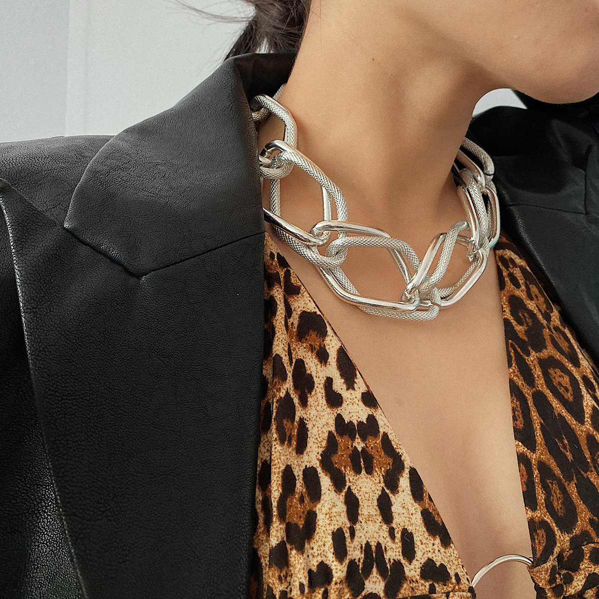 European and American cross-border jewelry, exaggerated hip-hop smooth matte necklace, women's factory alloy thick chain necklace Specification drawing