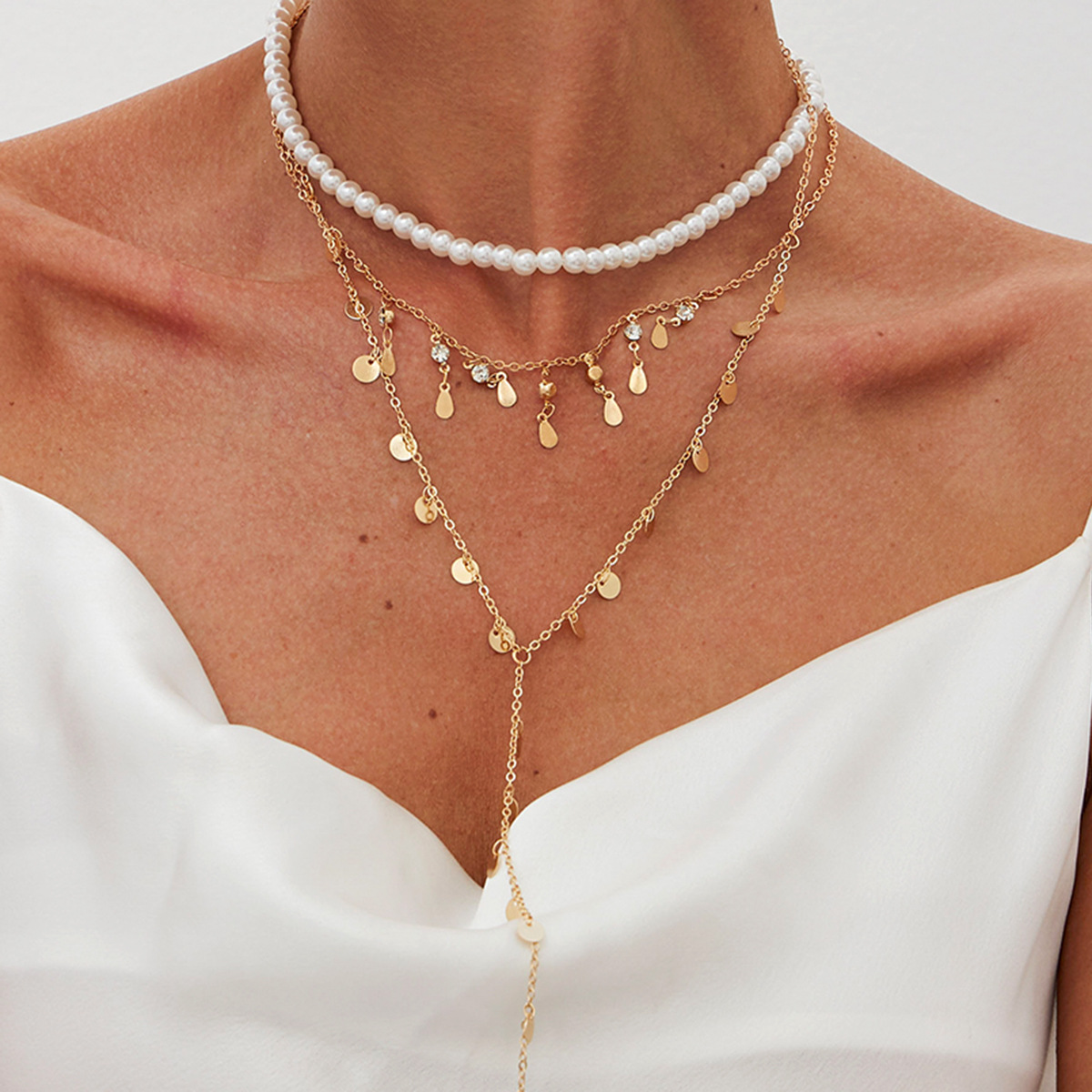 A new cross-border fashion pearl necklace from Europe and America, featuring a unique Y-shaped pearl tassel layering collarbone chain necklace full figure