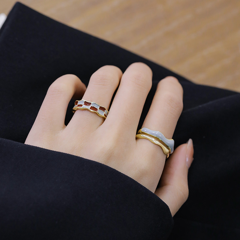 A high-end, personalized, drip-glazed checkerboard open ring with a cold and elegant feminine style, a new trendy, ins light luxury food ring full figure