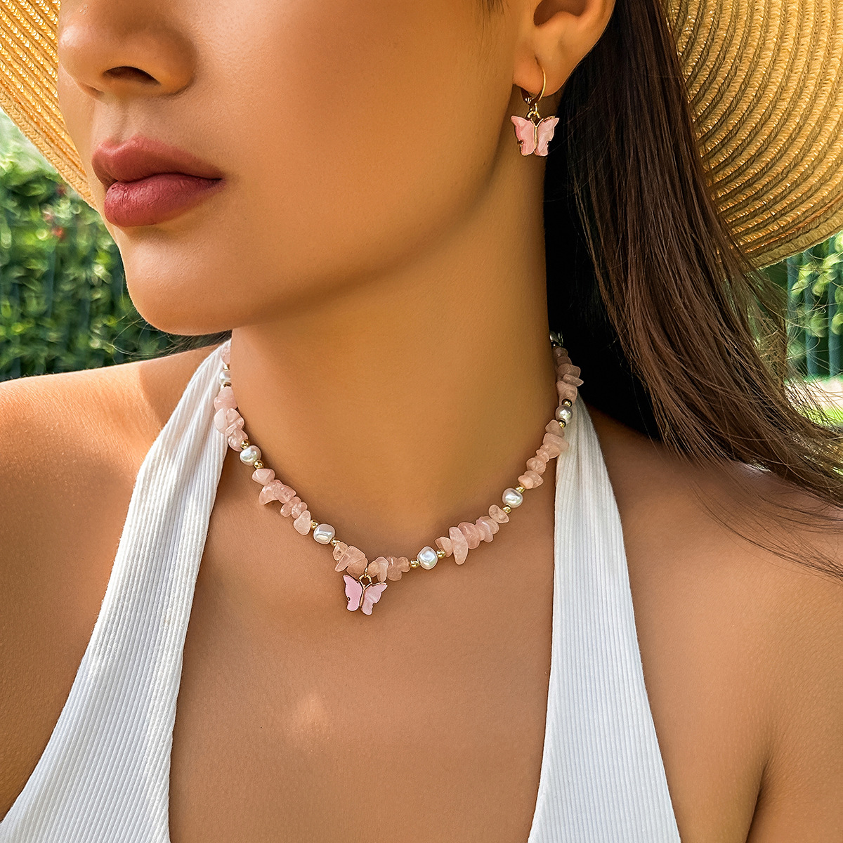 European and American cross-border jewelry, colorful dopamine crushed stone beaded collarbone chain, country-style summer necklace, butterfly necklace full figure