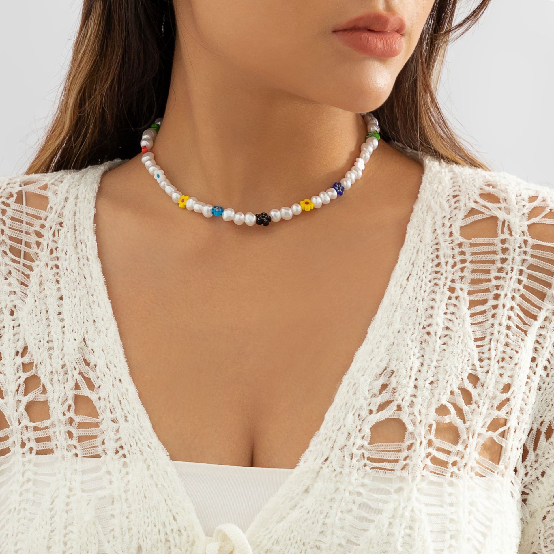 European and American cross-border jewelry, Bohemian ethnic versatile beaded collarbone chain, sweet and simple glass flower necklace details Picture