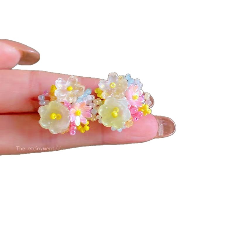 A bouquet of dopamine on the ear, a sweet summer atmosphere, sweet flower stud earrings, a girlish heart, handcrafted, youthful, colorful earrings Item Picture
