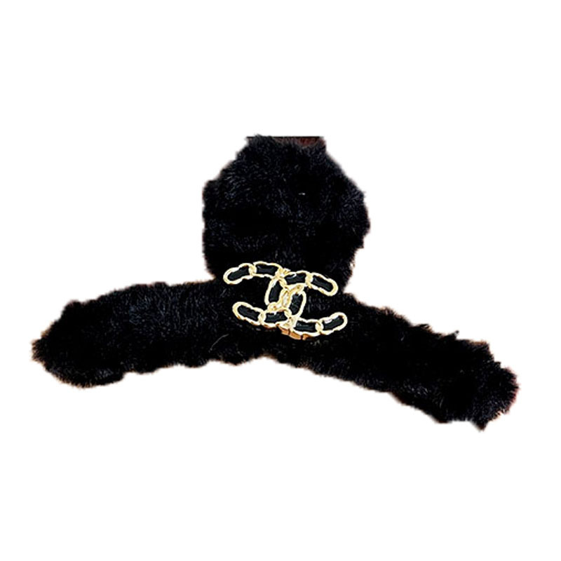 Small chanel-style plush hair clip, large hair volume, new autumn and winter shark clip, ins high-end hair accessory and headwear Item Picture