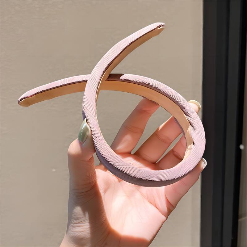 ins candy-colored sponge hairband, a sweet solid-color headband for Internet celebrity girls, a simple Korean-style hair clip for summer Application Scenario