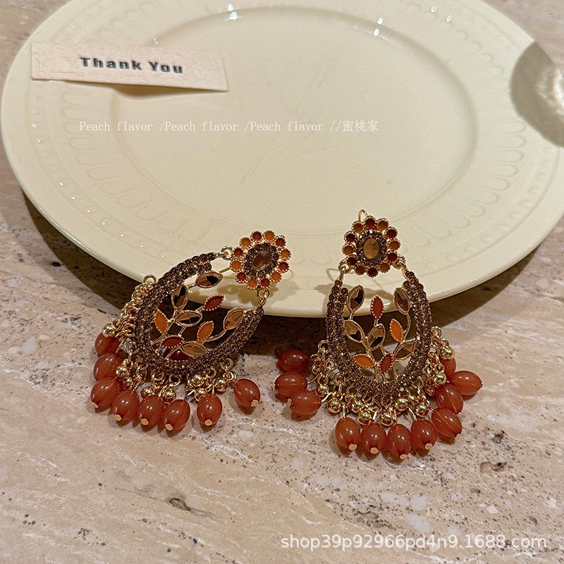 Bohemian ethnic style earrings, tassel crystal beaded earrings, retro and high-end atmosphere, travel photo accessories Application Scenario