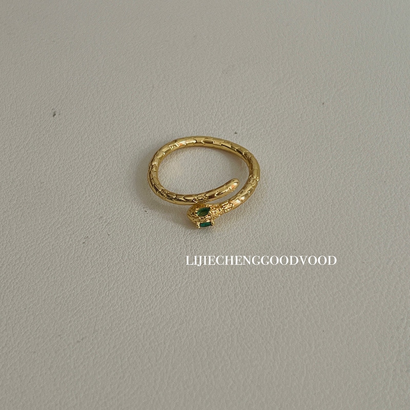A new, light luxury and niche zircon flower heart-shaped ring from Europe and America, featuring an ins style for women and a high-end design that is simply irresistible Application Scenario