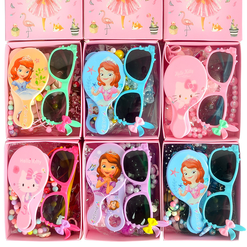 A 28-piece gift box from South Korea, featuring children's cartoon hairpins, glasses, necklaces, combs, hair bands, princess headwear, and cross-border hair bands for women details Picture