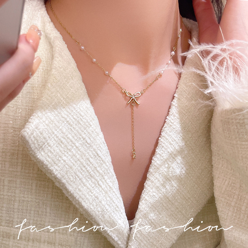 Bow tassel pearl necklace, a stylish and high-end style for women on Instagram, versatile collarbone chain, a popular neckchain accessory details Picture