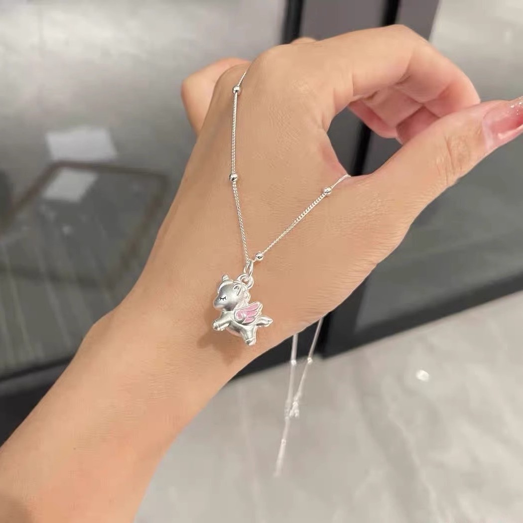 Cartoon 3D unicorn pendant necklace for girls, sweet, cute, gentle, niche, fashionable and versatile neck chain sweater chain Specification drawing