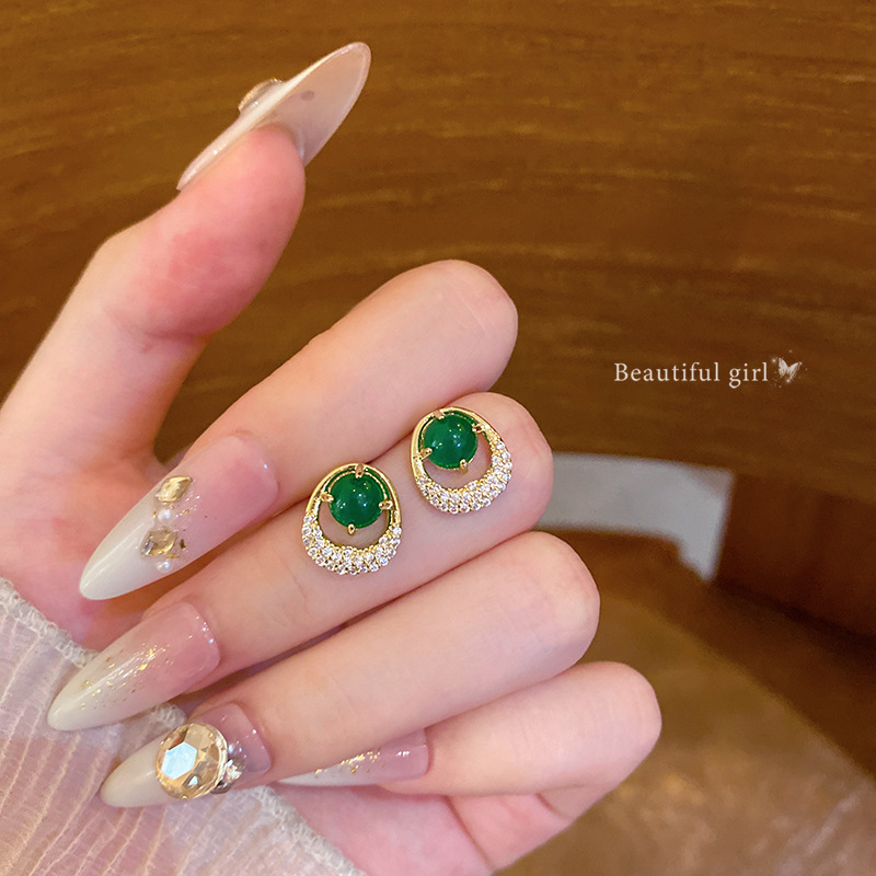 Green micro-inlaid zircon stud earrings for women, 2025 new light luxury, niche and high-end style earrings, retro and exquisite bestsellers full figure