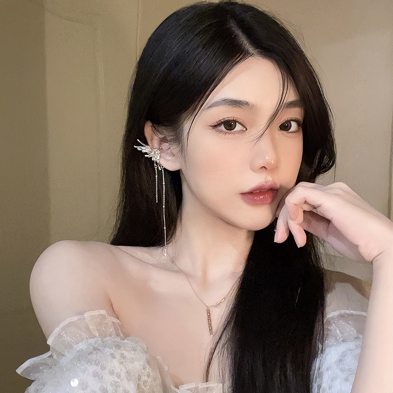 Super fairy butterfly tassel ear clips, female Internet celebrity bestsellers, no ear holes, ear bone clips, high-end ear hangers, and trendy earrings Application Scenario