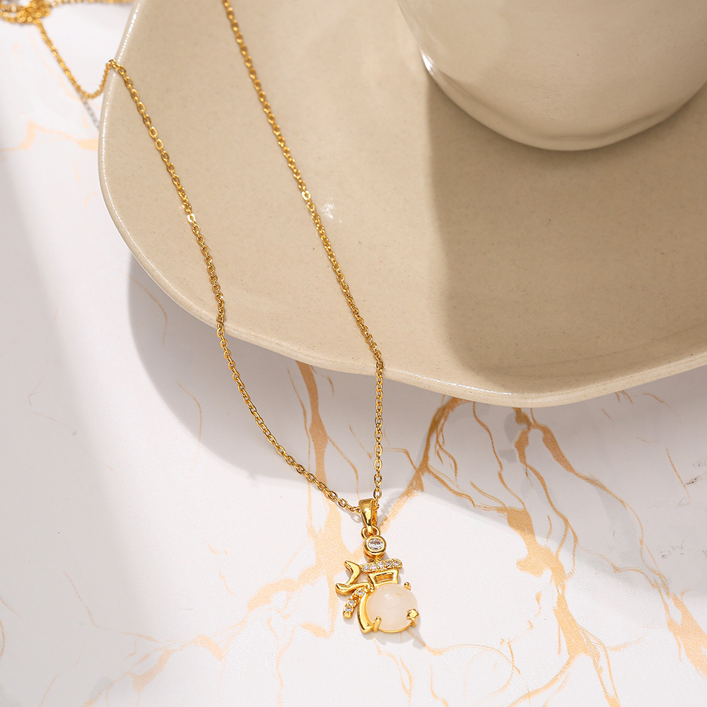 The Chinese-style design of the "Fu" character pendant titanium steel necklace is a popular summer accessory for women. It is a simple collarbone chain with a fashionable and high-end feel Application Scenario