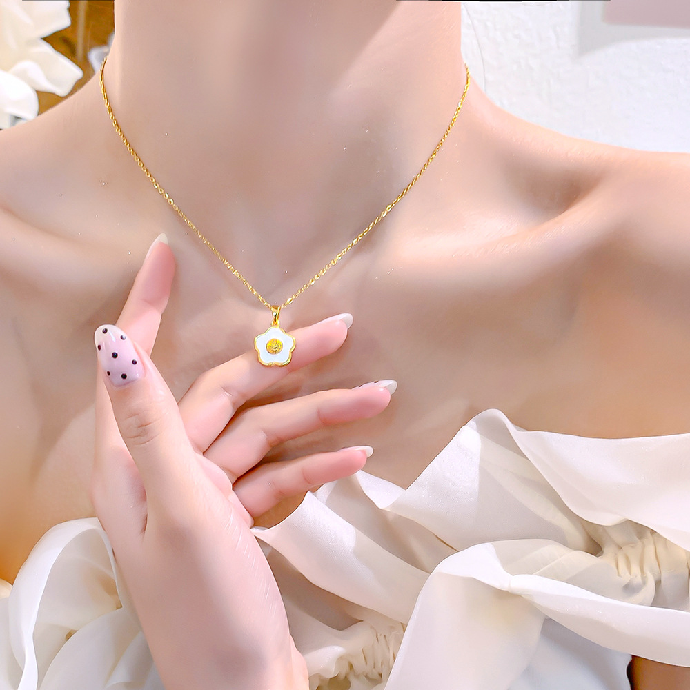 The oil-dripping Daisy white flower necklace is a rare, fashionable and high-end female celebrity collarbone chain titanium steel hair accessory Specification drawing