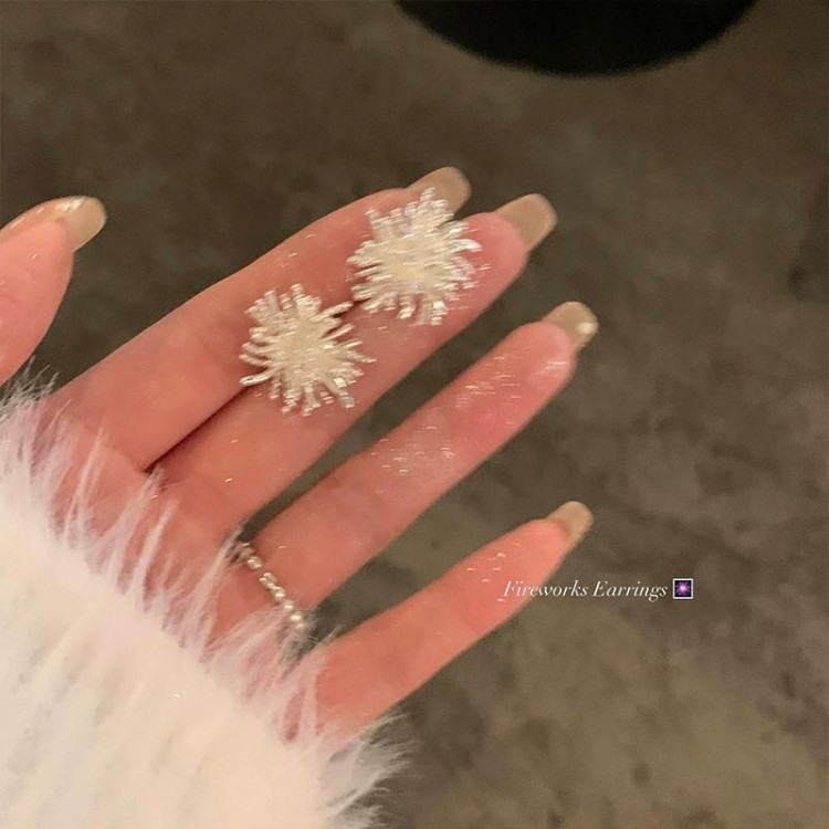 New Year's Anthem Silver firework stud earrings, a light luxury and high-end look, elegant and grand. Golden earrings for women, Korean-style fashionable earrings details Picture