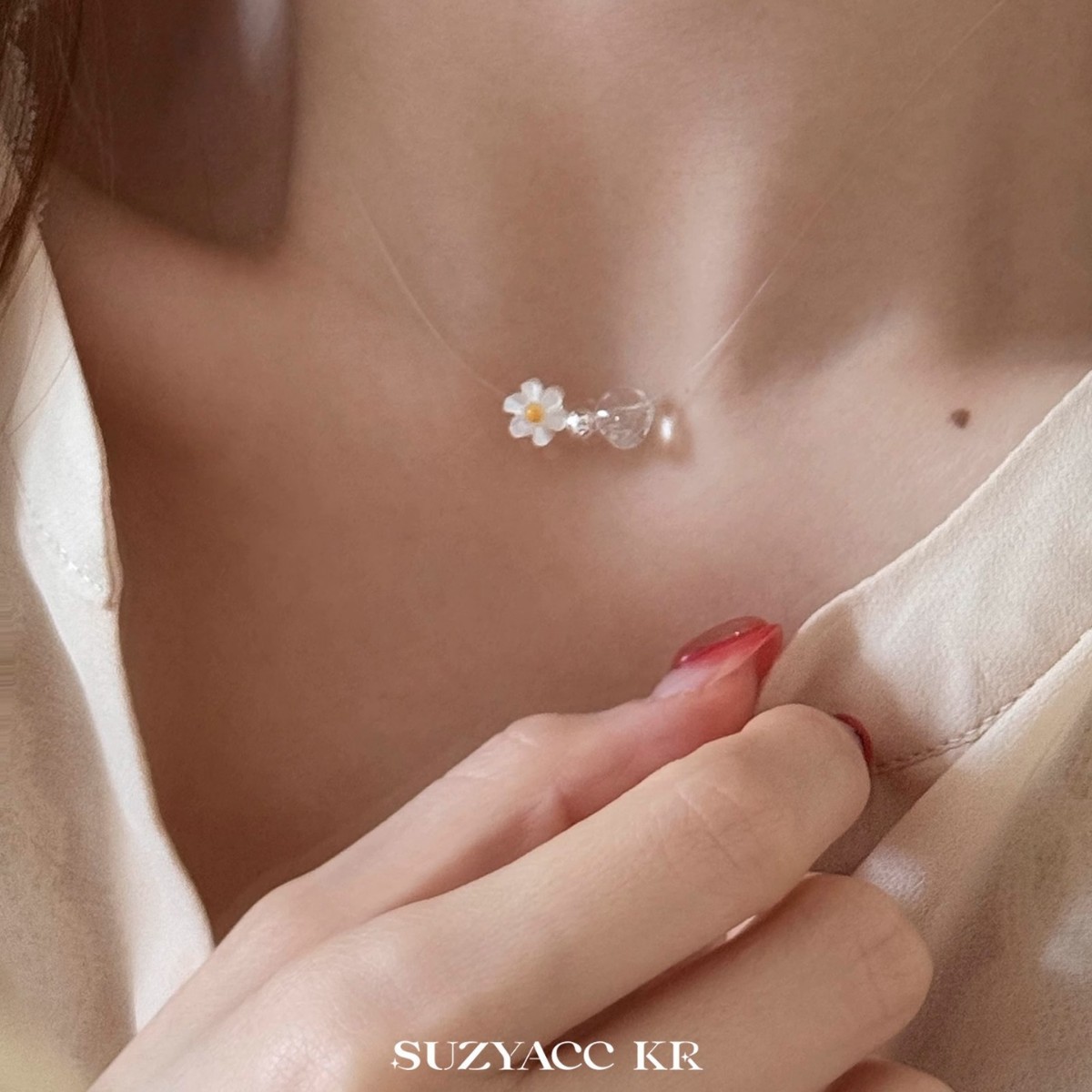 Summer colorful beaded hollowed-out flower necklace 2025 new ins Niche design crystal collarbone chain women's accessory details Picture