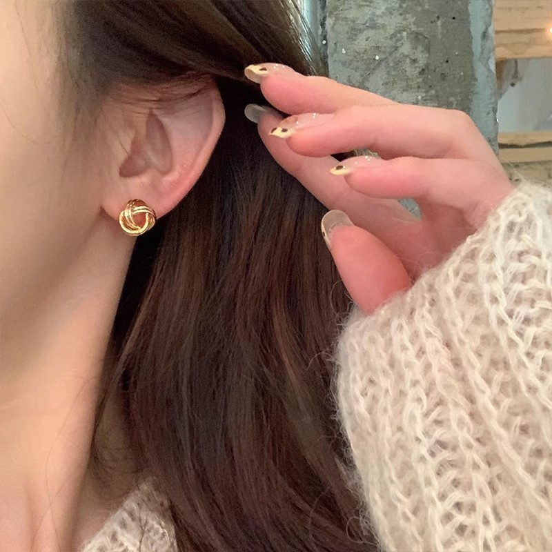 Silver needle commuting golden twist earrings, high-end ear rings, unique style, stud earrings, women's light luxury exquisite earrings, ear buckles Specification drawing