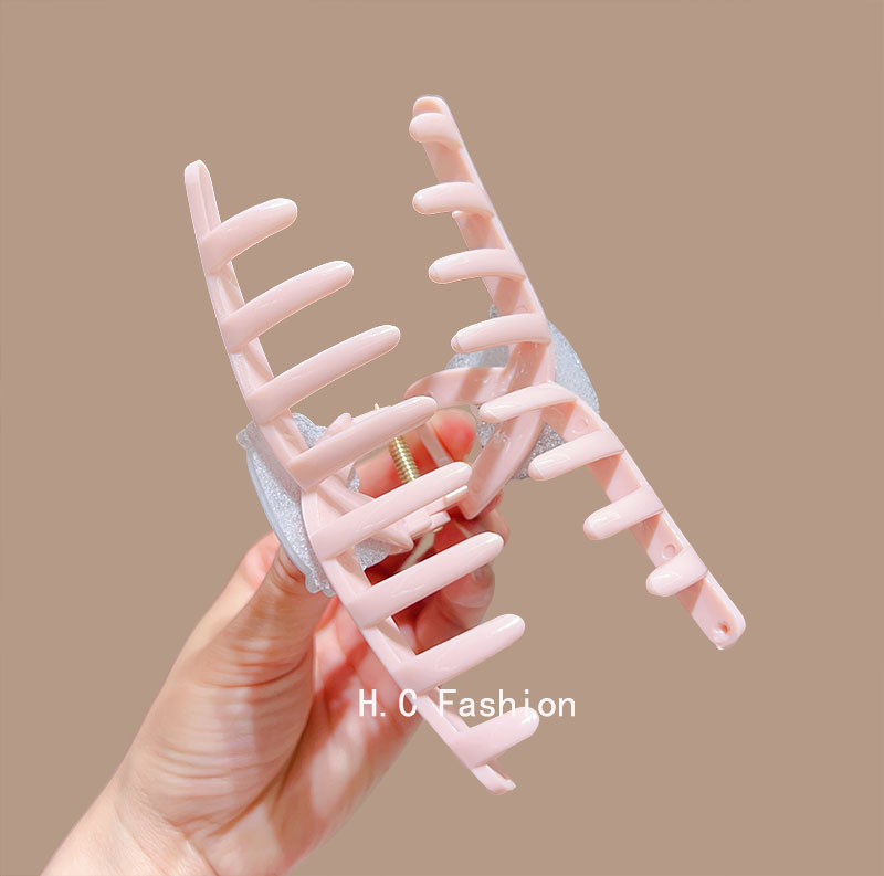 Cute cartoon cat hair clips, large female back head updo hair grabber, sweet and high-end shark clip accessories Application Scenario