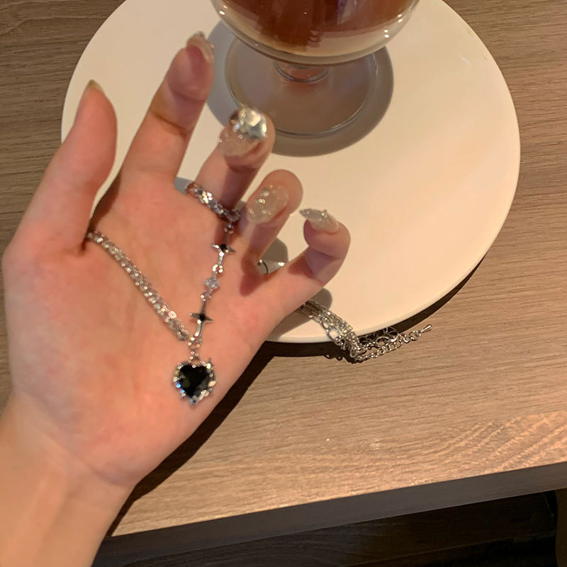 Sweet, cool, versatile and elegant, heart-shaped tassel zircon necklace, a niche design for women with a sense of high-end, double-layer cross collarbone chain full figure