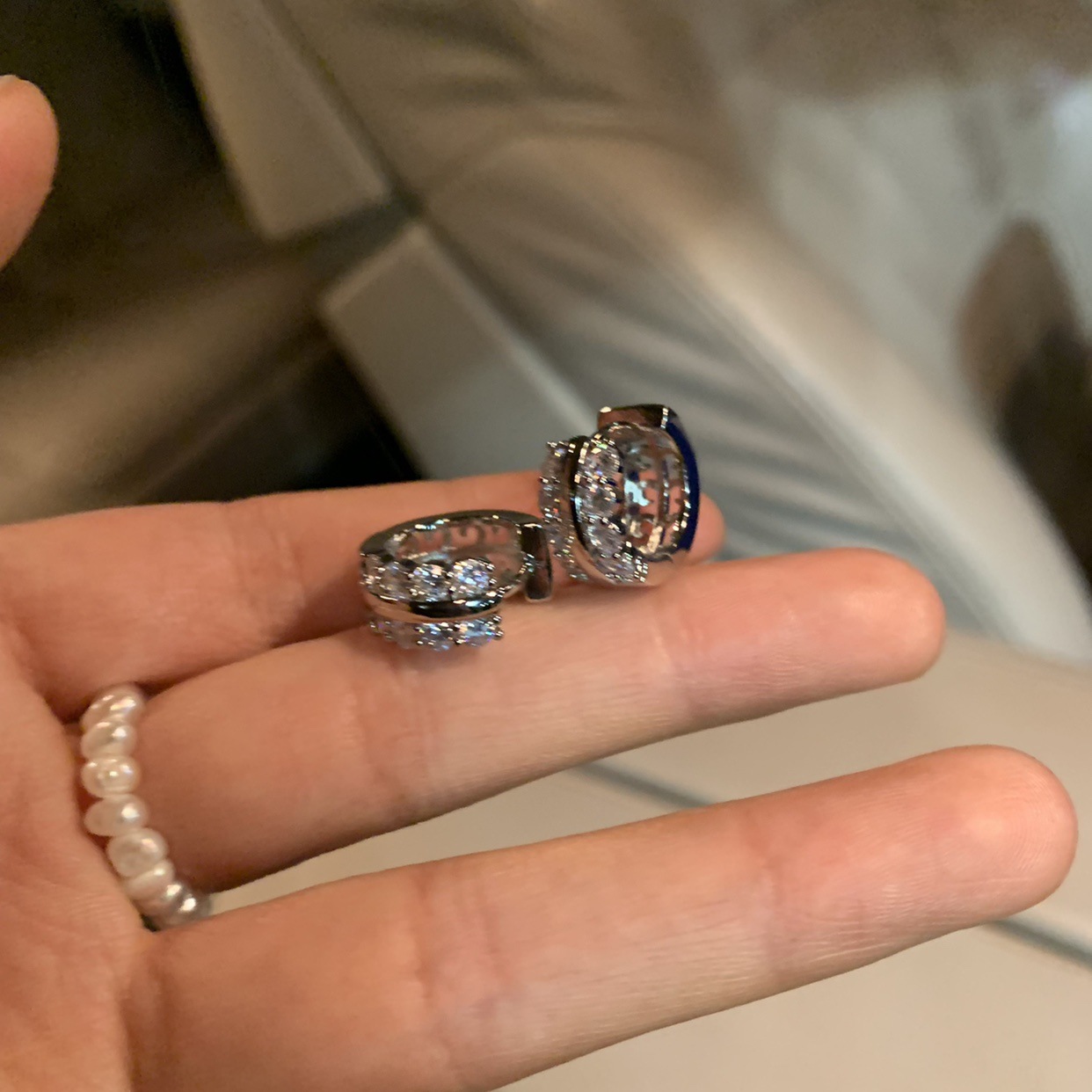 Super shiny, sweet and cool ring earrings, niche design sense, high-end cold style stud earrings for women, 2025 new stylish earrings for women details Picture