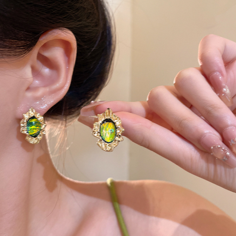 New European and American retro pleated metallic stud earrings, women's middle-aged style irregular green earrings, light luxury style earrings details Picture