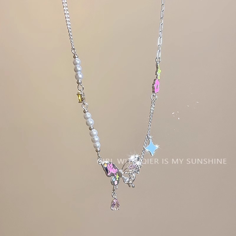 Hollowed-out pearl butterfly zircon necklace for women, dopamine temperament collarbone chain 2025 new style sweet necklace Application Scenario