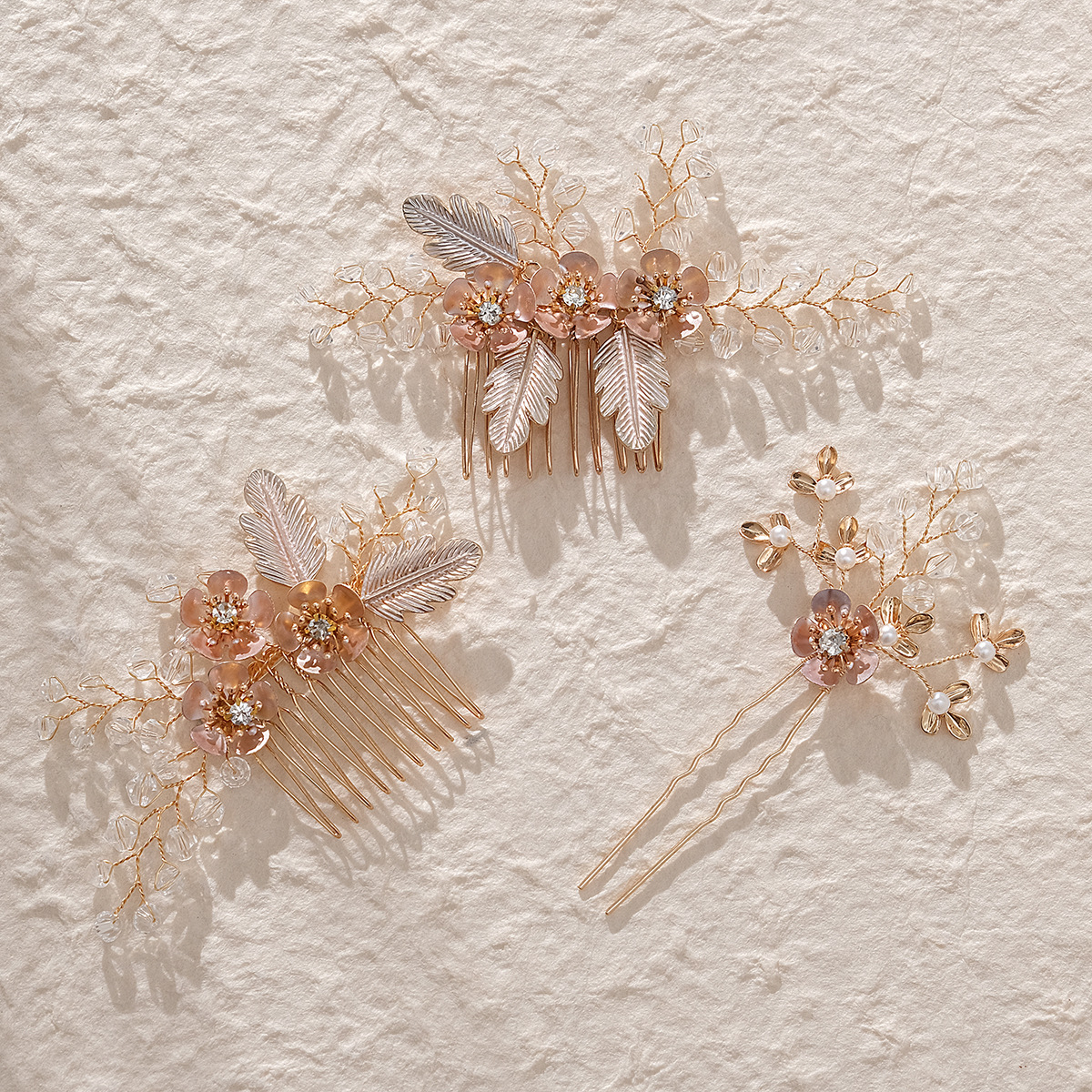 Bridal accessories: Hanfu, ancient-style updo, hairpin, cheongsam, hair accessory set, handcrafted crystal, floral hair comb, pearl pin comb details Picture