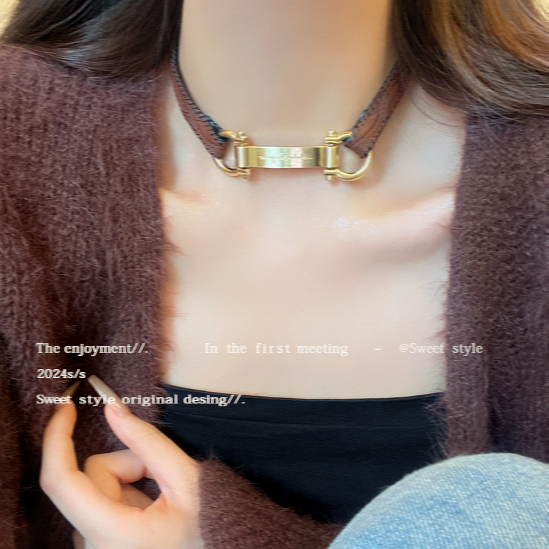 Leather punk metal letter collar necklace, 2k hot girl versatile, light luxury and high-end style neckchain, collarbone chain accessory full figure