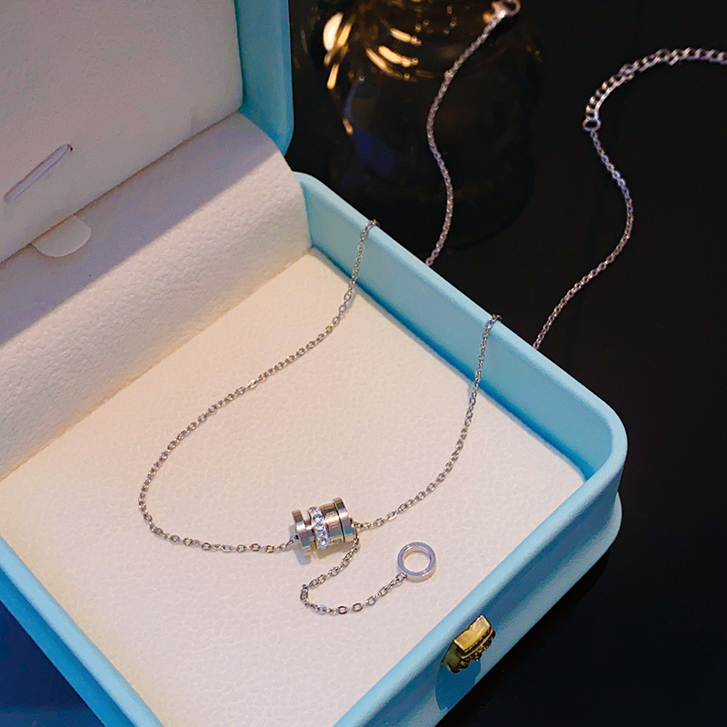 This fashionable and simple titanium steel natural-color fringed waist necklace is a unique and elegant, light luxury collarbone chain accessory that does not fade Application Scenario