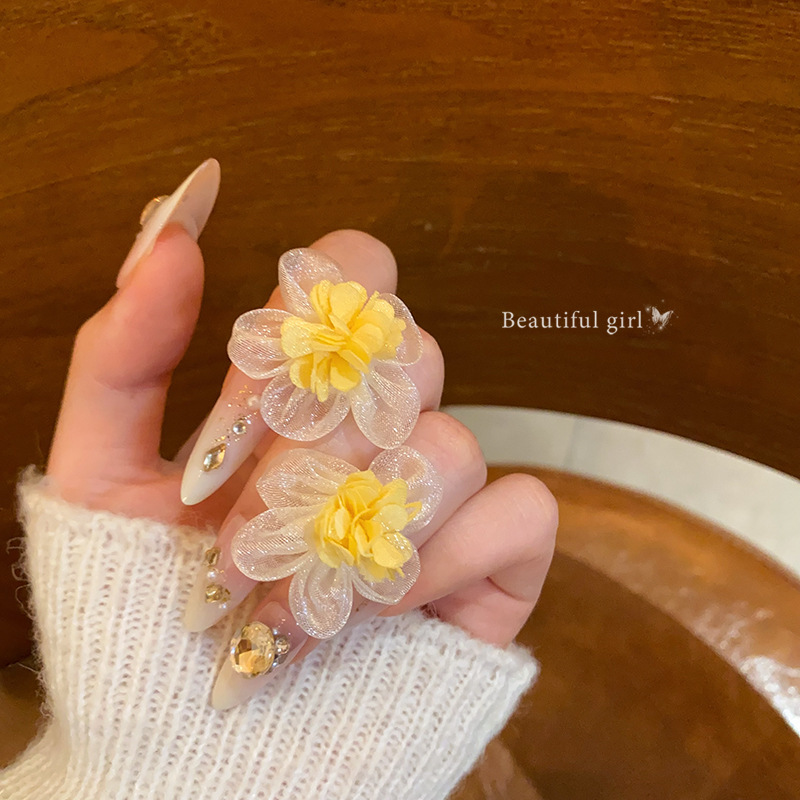 Gentle style, super fairy-like fabric flower earrings, fashionable, fresh and versatile, the same flower bud stud earrings as Internet celebrities, sweet earrings full figure