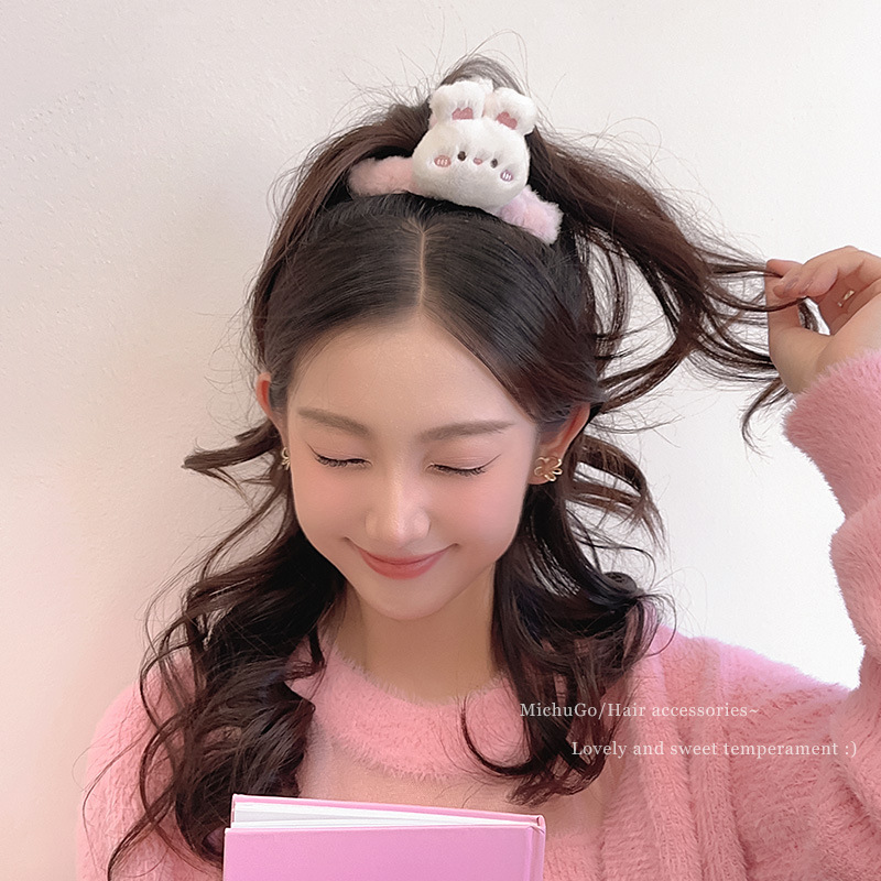 Cartoon doll, large plush claw clip, female autumn and winter, back of the head, updo, shark clip, cute bear hair clip, hair accessory Specification drawing
