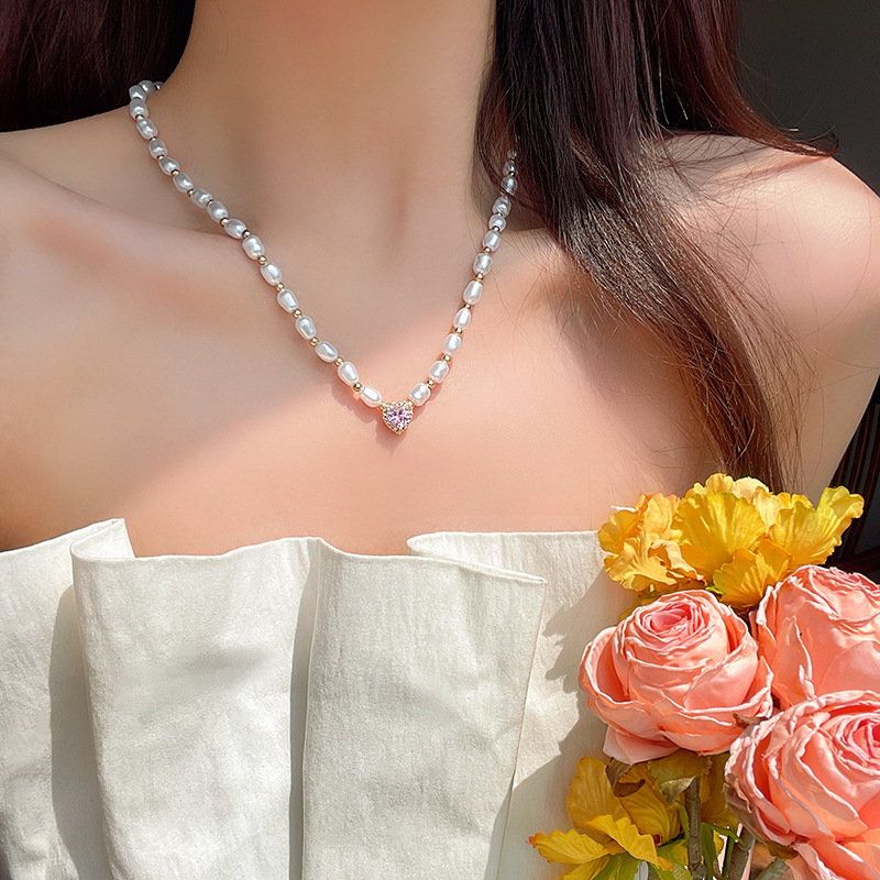 Sweet pink heart-shaped zircon pearl necklace, a French high-end retro collarbone chain for women, a popular neckchain accessory Application Scenario