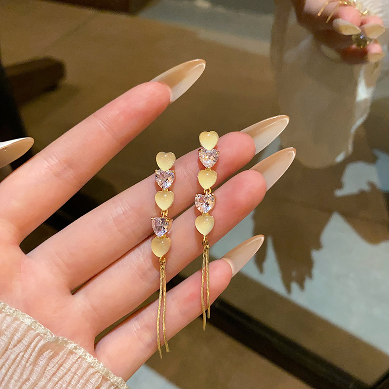 Korean light luxury cat's eye stone heart-shaped tassel earrings for women, 2025 new style, fashionable, exquisite, versatile, niche and high-end earrings full figure