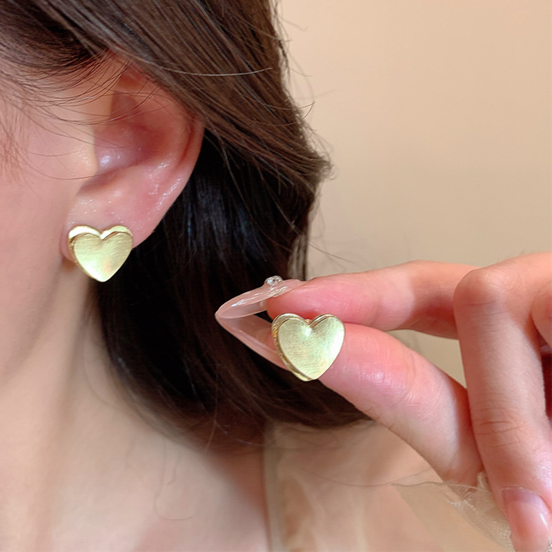 Light luxury, niche, simple, frosted, brushed, three-dimensional heart-shaped earrings, versatile for women, elegant and internet-famous heart-shaped earrings wholesale details Picture