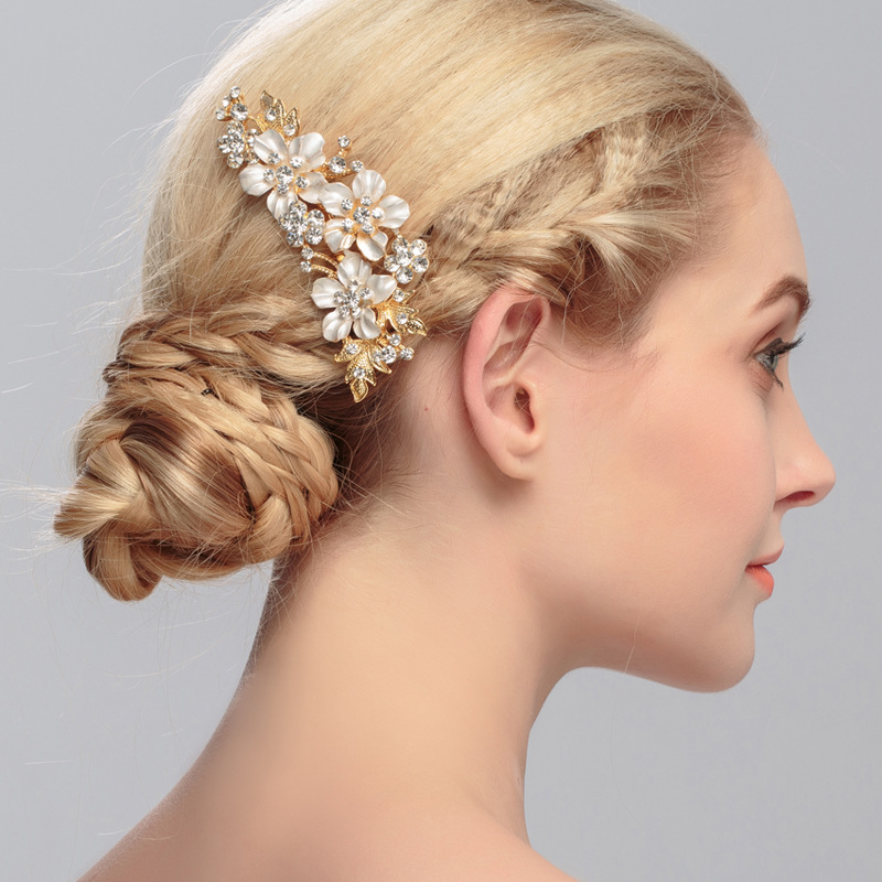 European and American accessories, bride's hair comb, classic wedding dress and evening gown, updo headwear, alloy water diamond enamel flower crystal comb details Picture