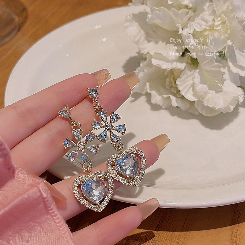 S925 Silver Needle Light Luxury Exquisite micro-inset heart-shaped earrings, women's high-end design sense, versatile, popular online celebrity bestsellers wholesale full figure