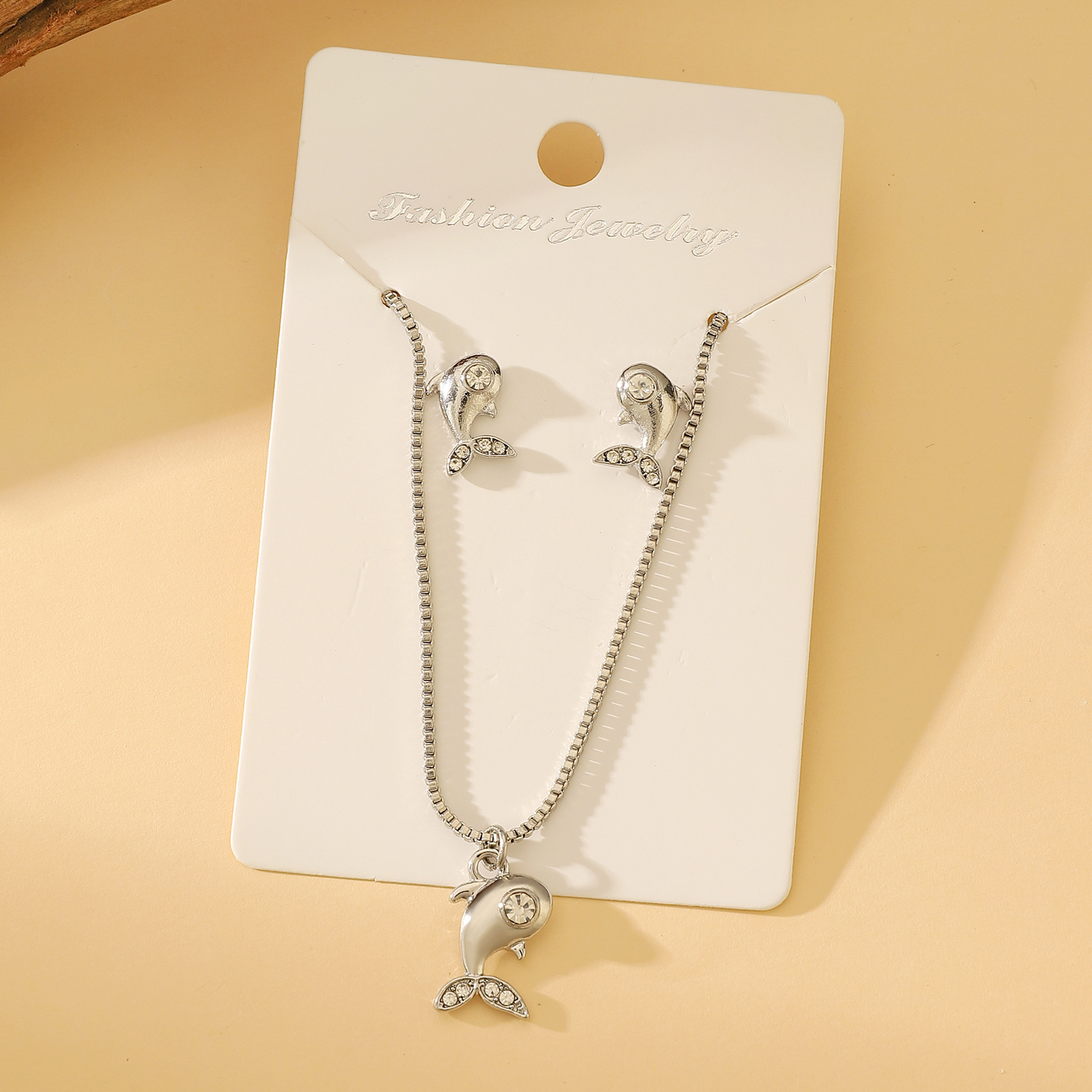 European and American ins alloy dolphin stud necklace jewelry set of three pieces, high-end Marine animal accessories for women Specification drawing