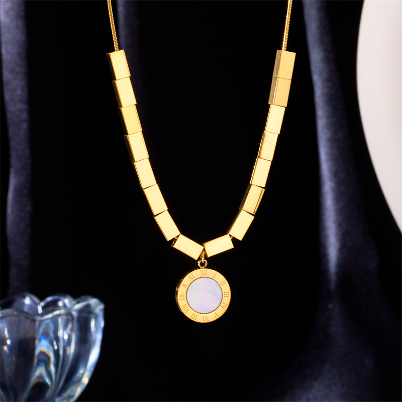 European and American cross-border fashion retro three-dimensional square accessory chain, Roman round pendant, stainless steel jewelry necklace Specification drawing