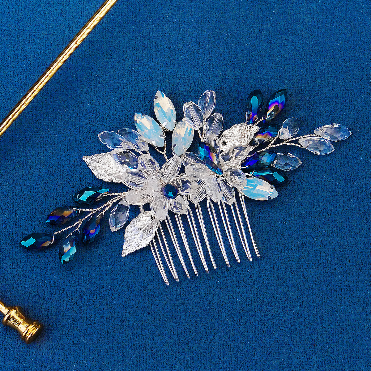 New Chinese-style wedding dress, evening gown, hair accessory, horse eye protein diamond, hand-inserted comb, personalized blue crystal updo, hair comb details Picture
