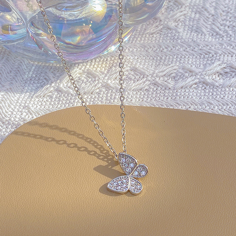 Korean-style light luxury silver butterfly pendant titanium steel necklace for women, simple and versatile, diamond-encrusted collarbone chain, high-end accessory full figure